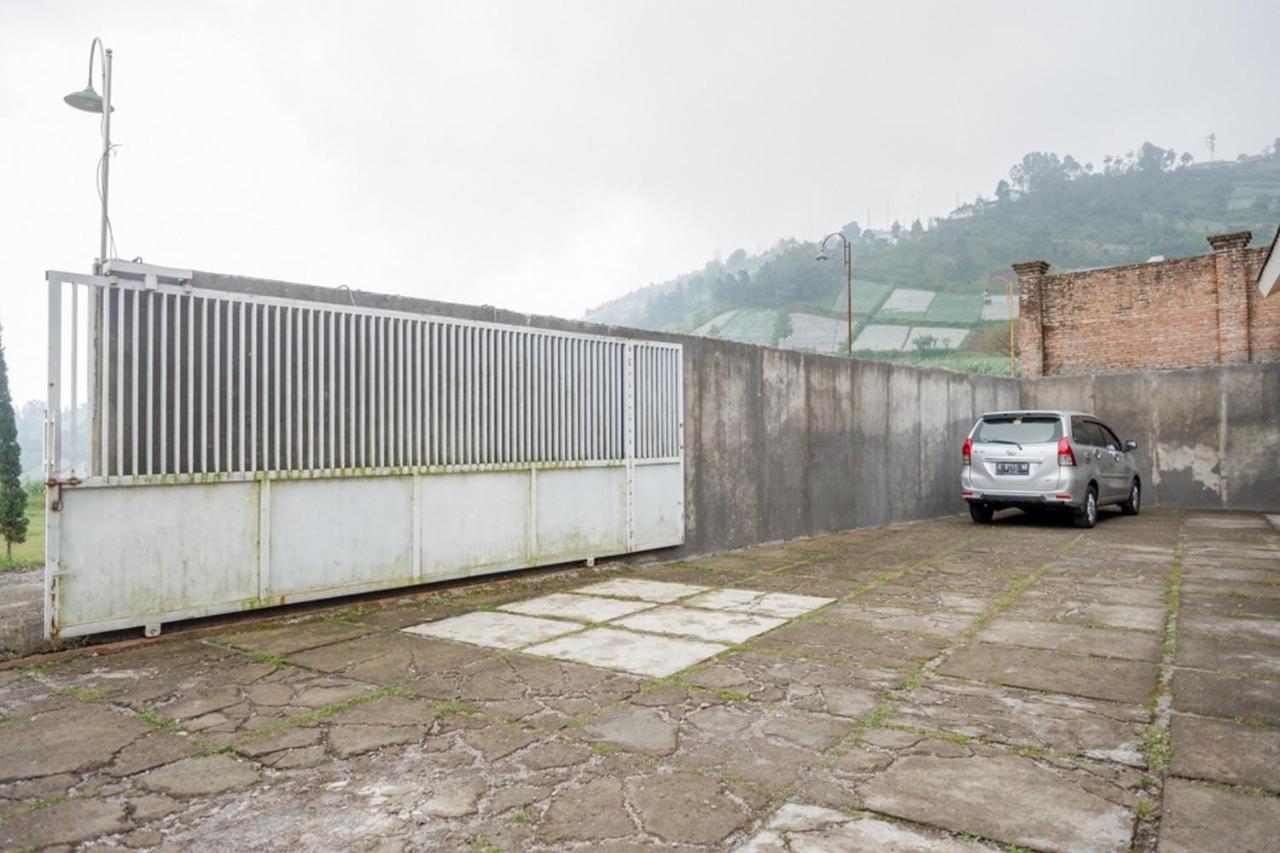 Reddoorz Near Candi Cetho Karanganyar Karanganyar  Luaran gambar