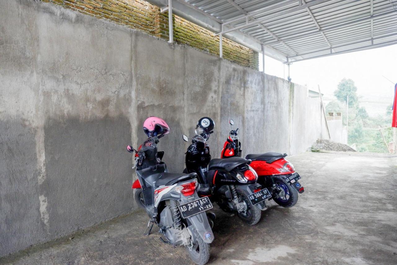 Reddoorz Near Candi Cetho Karanganyar Karanganyar  Luaran gambar